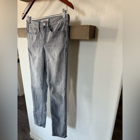 Athleta|Gray wash Sculptek stretchy skinny jeans,size 2•••designed for movement - Picture 8 of 16